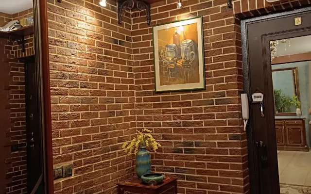 Uyutnaya dvukhkomnatnaya s konditsionerom Ermitazh Flat
