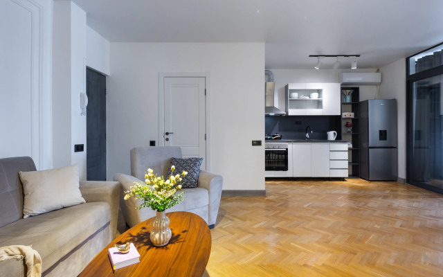 KeyGo #0149 2 Bedroom Design near Saryan Street Apartments