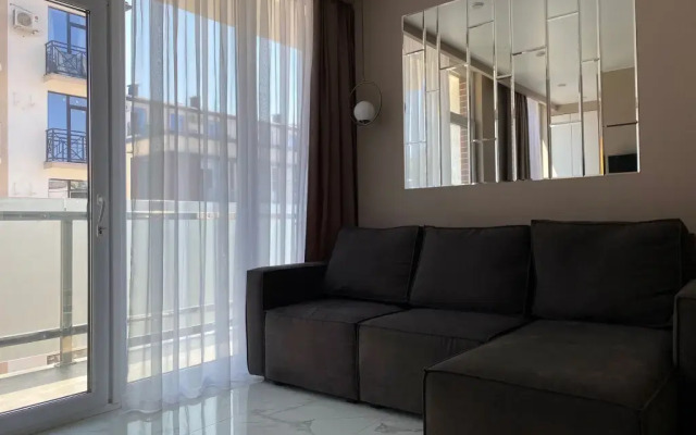 Green Palace 12 S Podogrevaemym Basseynom Krugly God Apartments