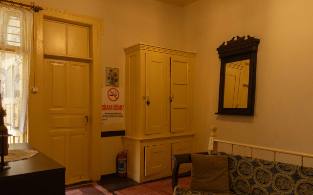 Tarihi Rum Konağı Antikhan Bed&Breakfast