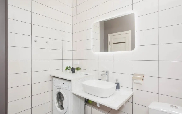 Etazhidejli na 18 etazhe vozle ZhD Apartment