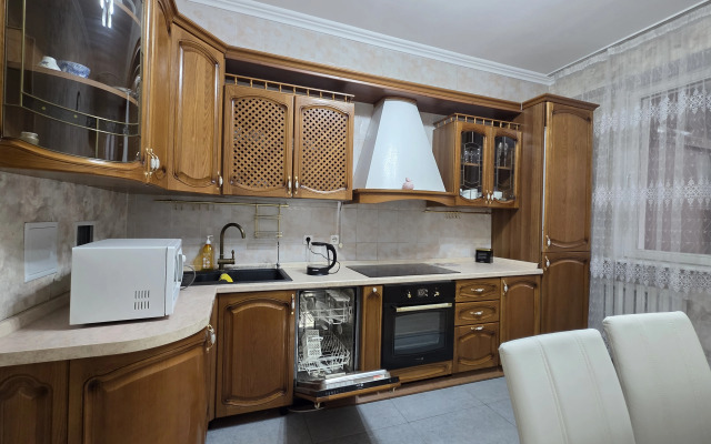 Tsentr Nursaya 3-Kh Komnatnye Apartments