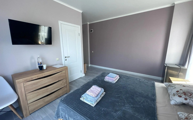 Меблированные Комнаты с Балконом в Гостевом Доме Ланселот