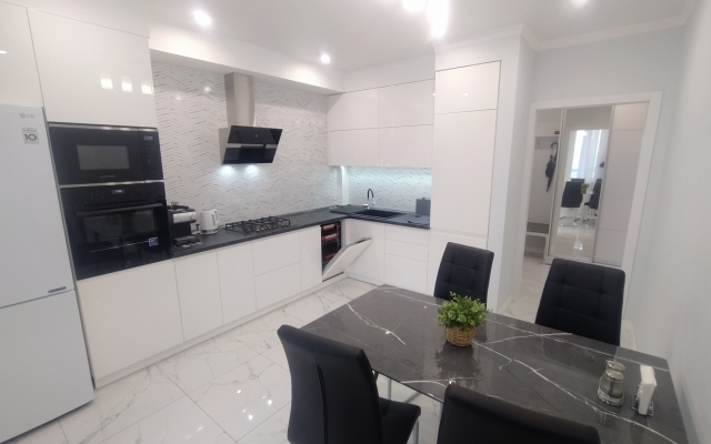 2-h komnatniye Lyuks V Tsentre Novyij Dom Apartments, 75 m2