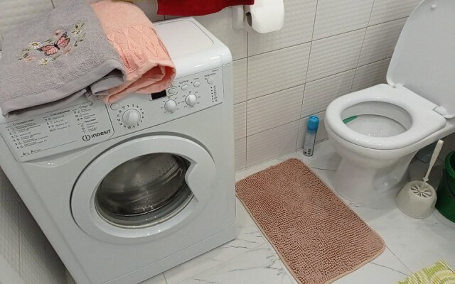 Live-In-Comfort Na Vysotnoy 9-17 Flat