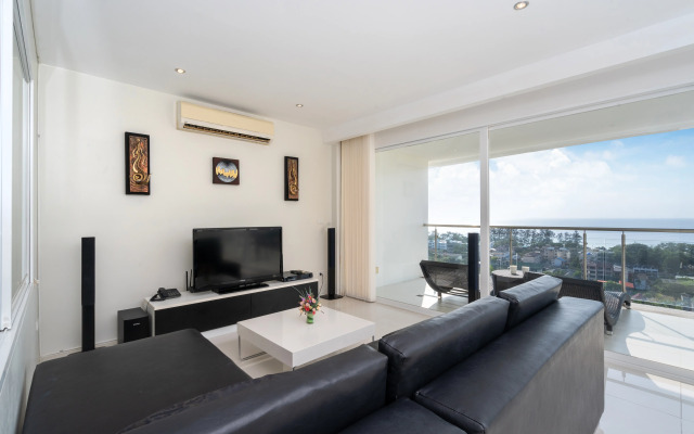 Ocean view condo in Sunset Plaza Apartments