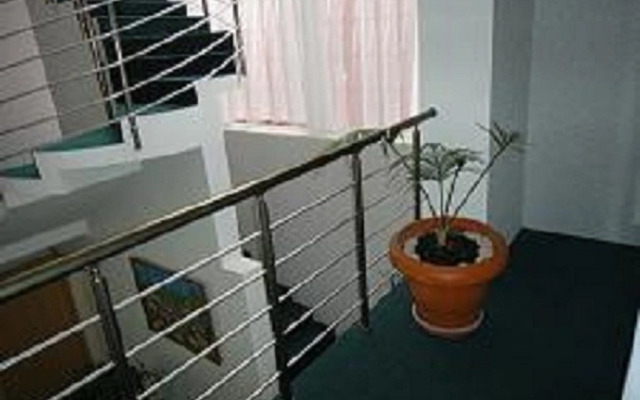 Меблированные комнаты Двухкомнатный номер с мини кухней в частном доме