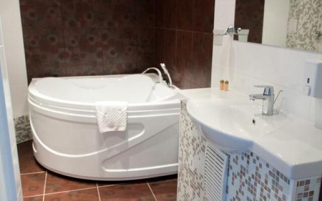 Avrora Hotel