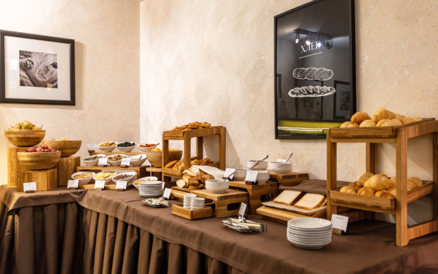 Azimut Park Hotel& SPA Repino