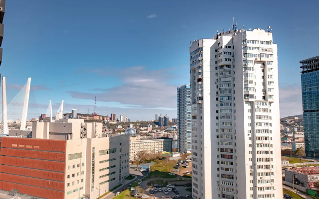 Апартаменты на высоком этаже, рядом с театром и мостом, недалеко от центра. Фастовская 29.