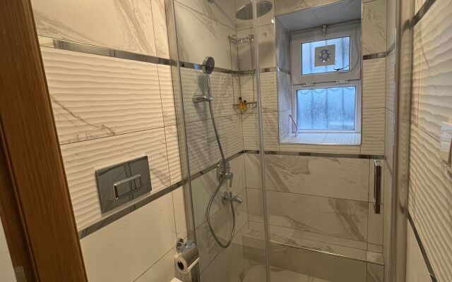 Апартаменты City Center Serenity: Stylish Studios