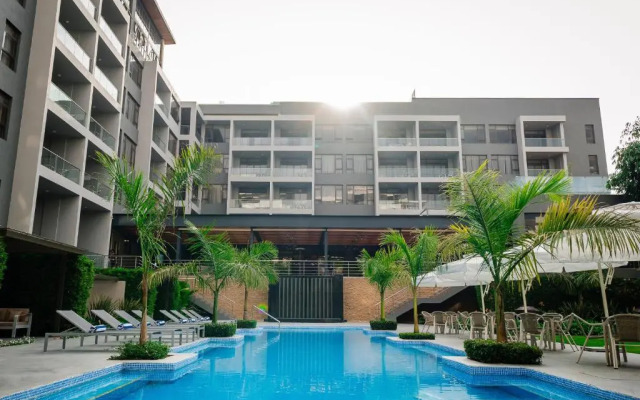 Отель Trademark Suites at Enaki Town