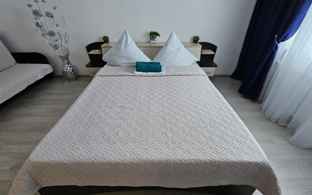 Na 7 Etazhe Apartments