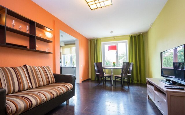 Apartamenty Trekhkomnatnye V 10 Minutakh Ot Tsentra Flat