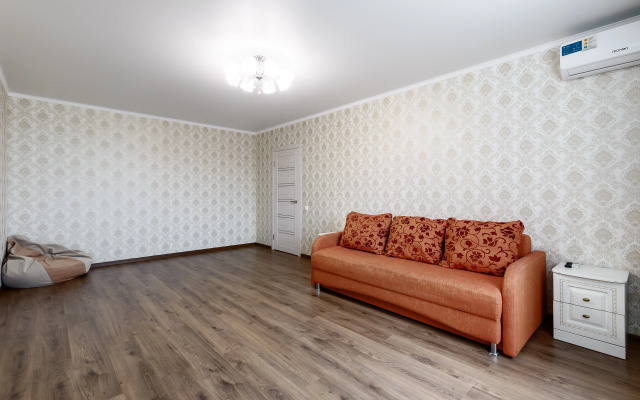 Uyutnaya dvukhkomnatnaya kvartira v Batayske Flat