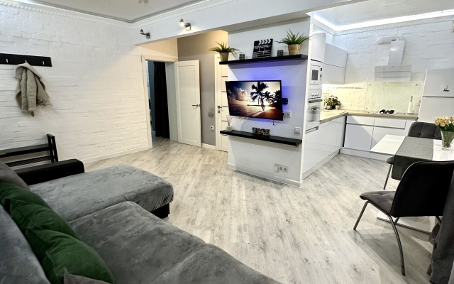 White Cozy Home Flat