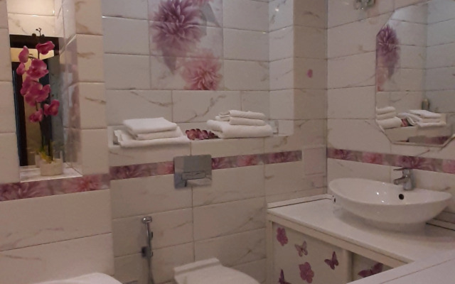 Uyutnaya Nedaleko Ot Tsentra Flat