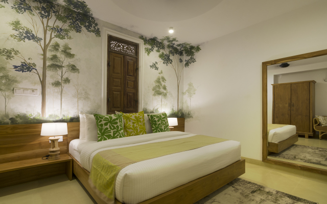 33 Lake Terrace Hotel