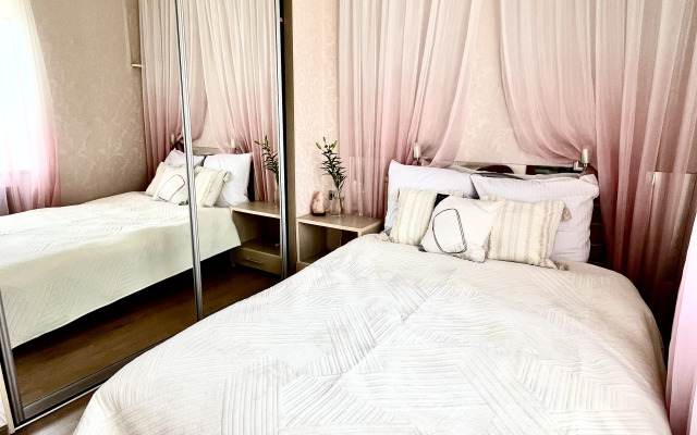 Riga V Samom Tsentre S Zakrytoj Parkovkoj Flat