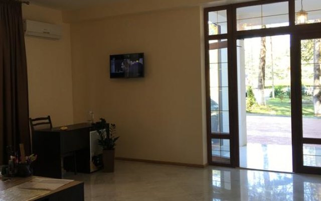 Kiaraz Start Hotel