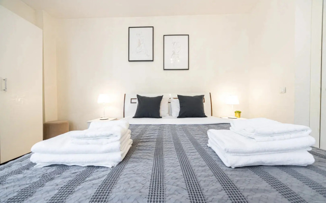 Chistyj Vzgljad na Alekseeva 23 rjadom s TRC Planeta Apartments