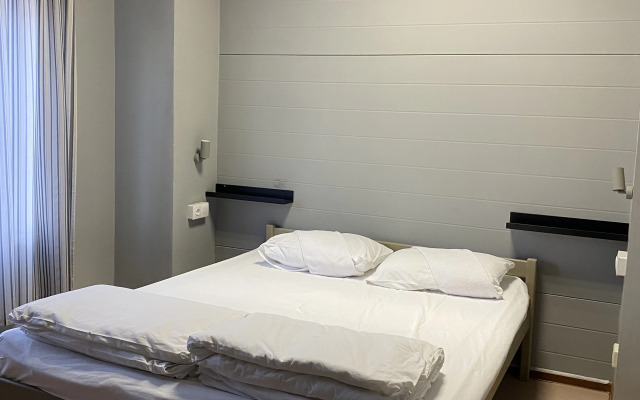 Na Lva Tolstogo 13 Hostel