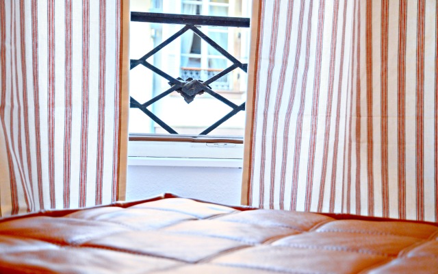 Quatre Chaises Apartments