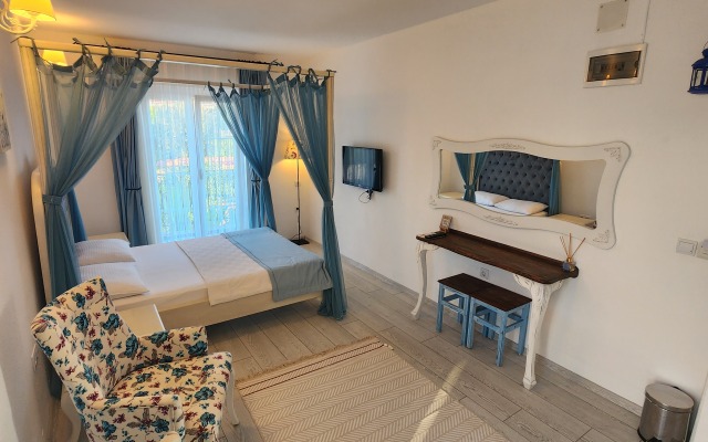 Tarcin Alacati Otel - Adults Only