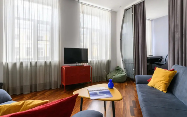 Dvukhkomnatnaya S Dizaynerskim Remontom Okolo Ermitazha Flat