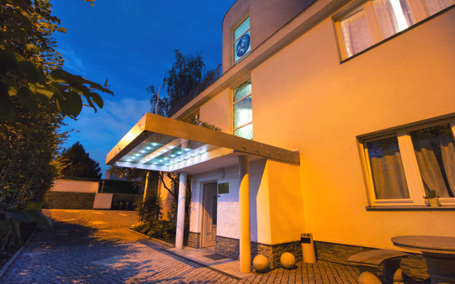 Seven Hills Villa