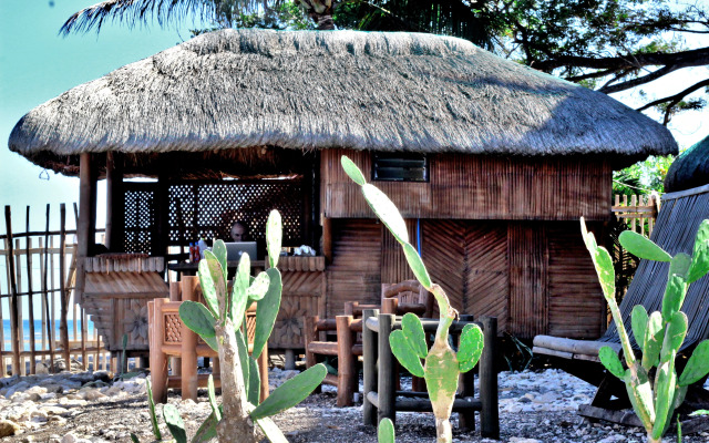 Бунгало Bamboo village on the beach