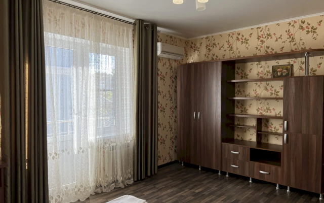 Апартаменты 381 Мичурина 7