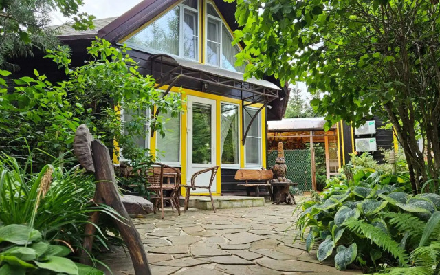 Uyutny "Zhivitsa" Private House