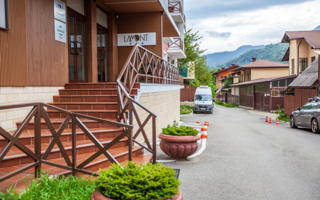 Uyutnaya Kvartira S Vidom Na Gory Apartments