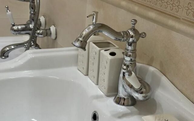 Na Chkalova 37 S Vidom Na Gory Apartment