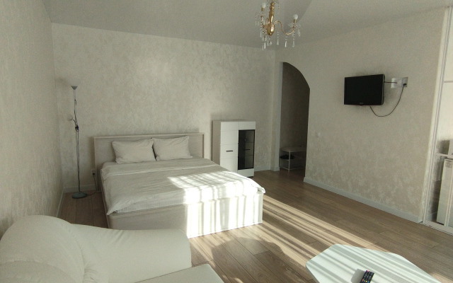 U Glavnoy Ploschadi Pobedy Flat