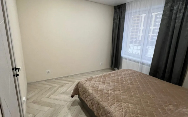 Квартира 2-комнатная квартира на улице Александра Курынова 4