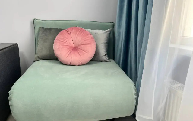 Trekhmestnye s Vidom na Reku Flat