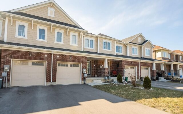 New 3BR Townhouse Minutes to Niagara Falls and Brock University by Globalstay Apartments