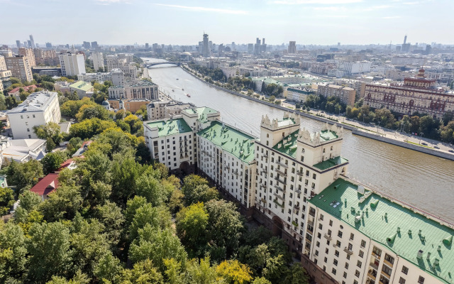 Апартаменты Улучшенные Классические с Гостиной и Видом на Реку: Изба/Котельническая Высотка