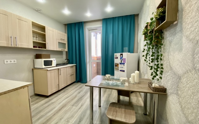 Topaz, Zakrytyy Dvor, Ryadom TTS Kristall Apartments