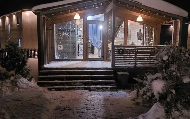 u gonolyzhnogo kurorta Tuutari park Lodging house