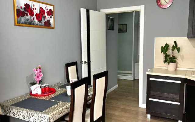 Prostornaya Dvukhkomnatnaya Flat