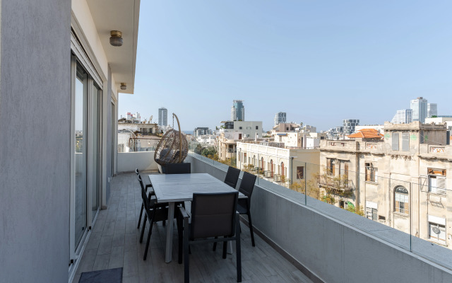 Blueground at Nahalat Bynamin ID47 Apartments