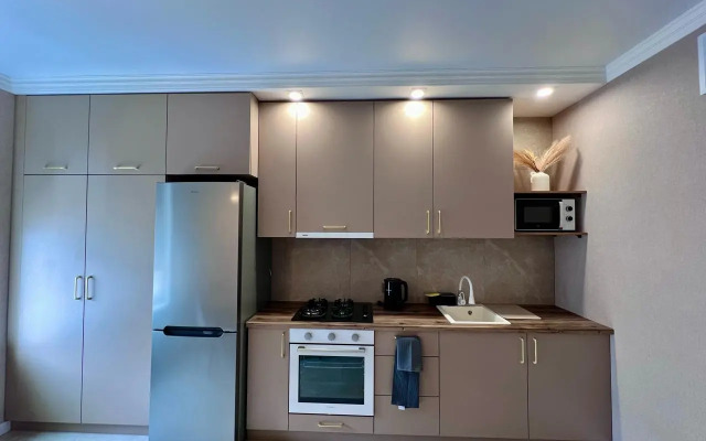 S dizajnerskim remontom v Inozemtsevo Apartments