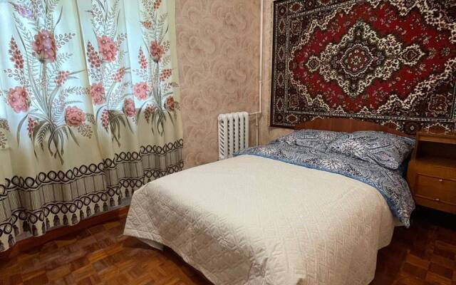 3kh Komnatnaya V Tsentre Apartments