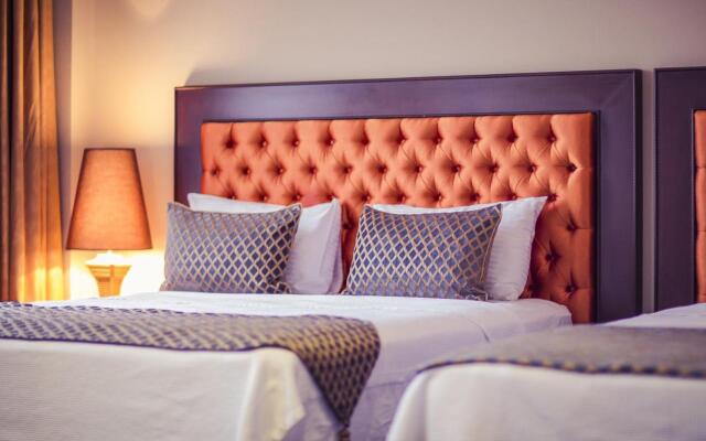 Intourist Palace Hotel