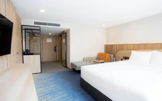 Holiday Inn Express and Suites Bangkok Central Pier by IHG