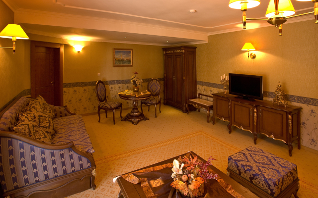 Chinar Hotel