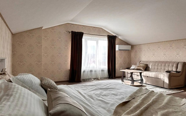 Penthouse Apartment on Batyraya